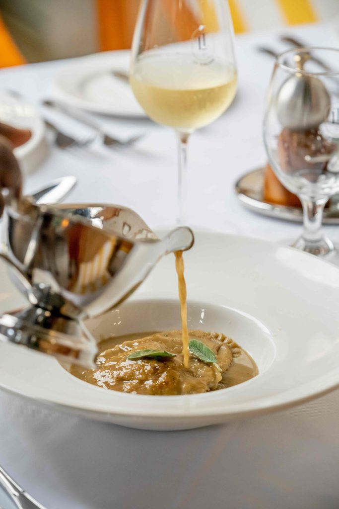la terrasse raviole serving
